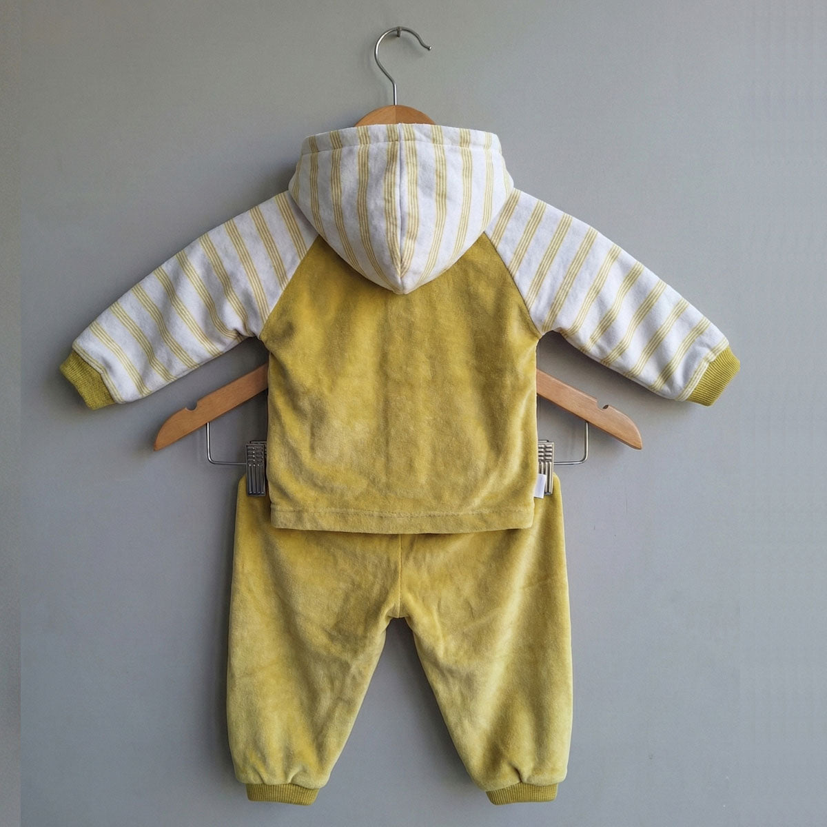 Adorable Yellow Velour Baby Set: "Cute Crocodile" Hooded Jacket & Pants